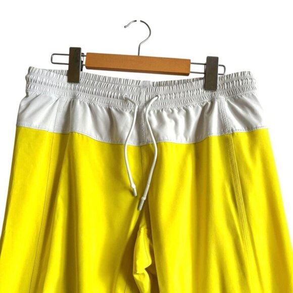 Lululemon Step Lively Crop Pant Size 8 Yellow White - Picture 3 of 12